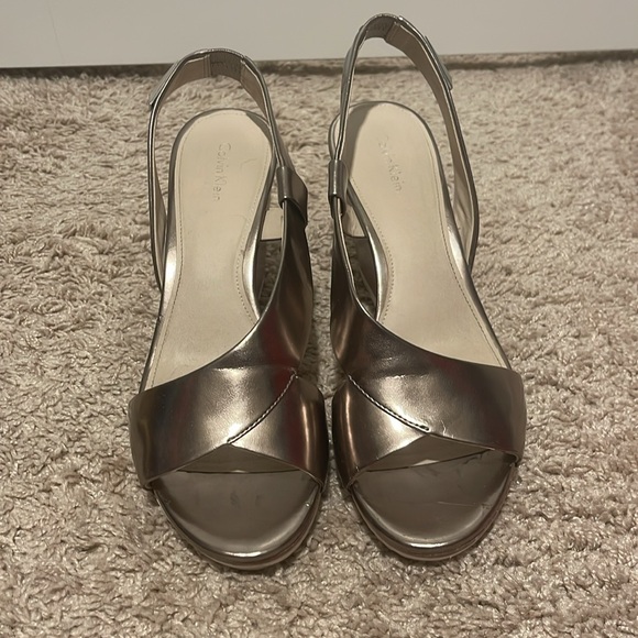 Metallic wedge Calvin Klein sandals size 10 - Picture 2 of 4